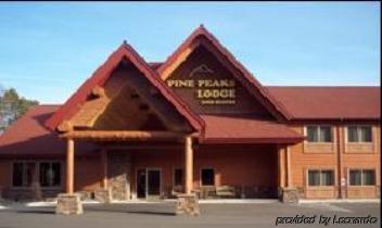 Pine Peaks Lodge And Suites Cross Lake Kültér fotó